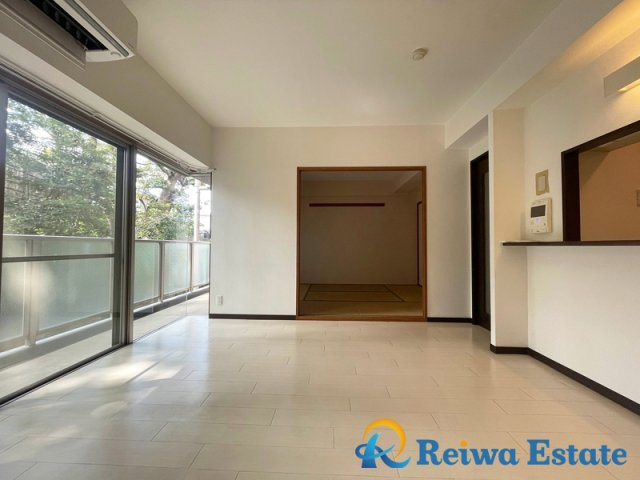 ジェームス湘南の居間・リビング