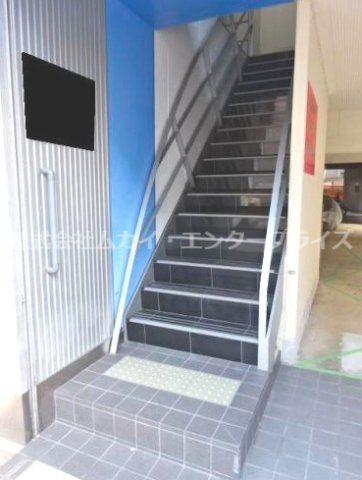 西洞院HIRANOビルのエントランス