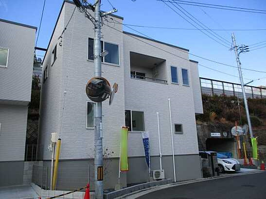 【前面道路含む現地写真】