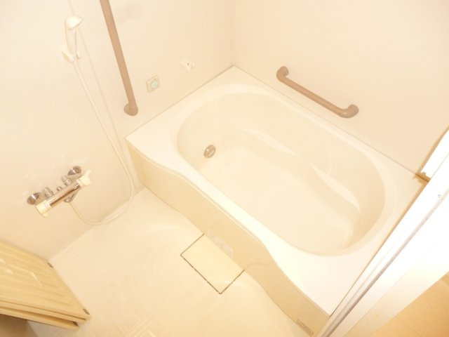 サンラフレ明石３ＤＫの浴室|日々の疲れを癒すお風呂付です