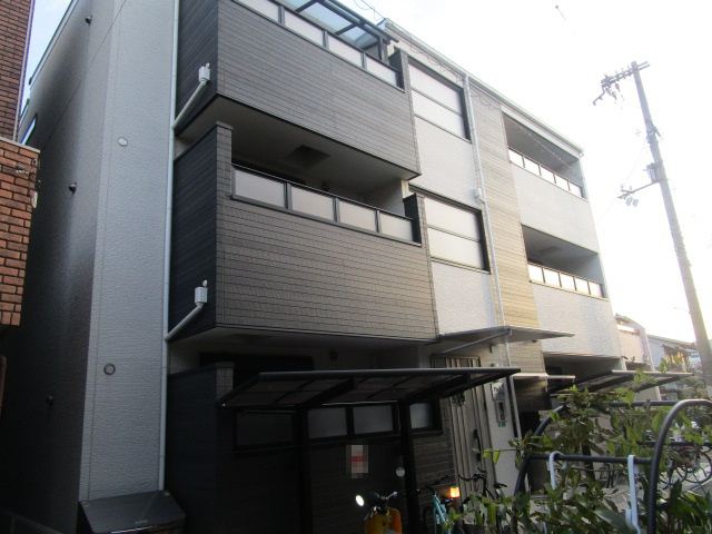 大阪市住之江区南加賀屋４丁目の一棟マンションの外観