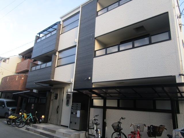 大阪市住之江区南加賀屋４丁目の一棟マンションの外観