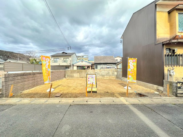 西野八幡田町の外観|北側は道路・西側は駐車場の為、風通しも良く開放感たっぷりです♪
