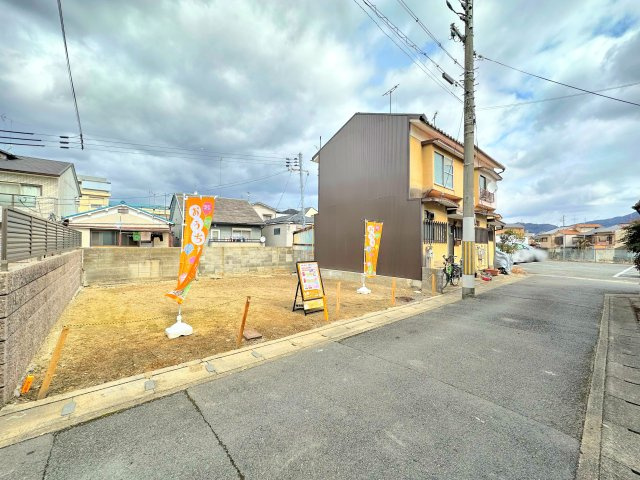 西野八幡田町の周辺|北側は道路・西側は駐車場の為、風通しも良く開放感たっぷりです♪