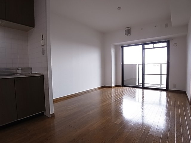 神戸市兵庫区門口町の賃貸マンションの居間・リビング