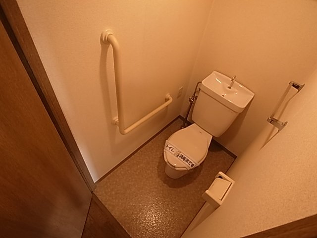 神戸市兵庫区門口町の賃貸マンションのトイレ