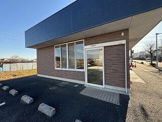 下野市柴テナント1のエントランス