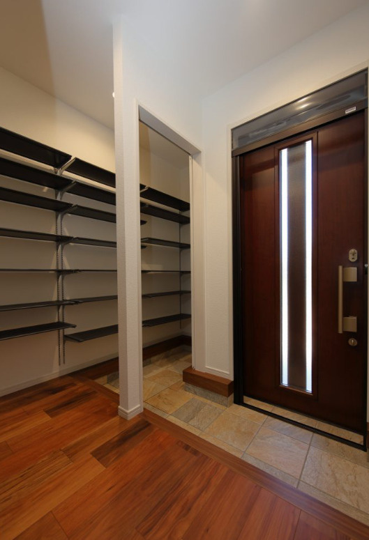 中古戸建　富士市岩淵 の玄関|ゆったりとした玄関です