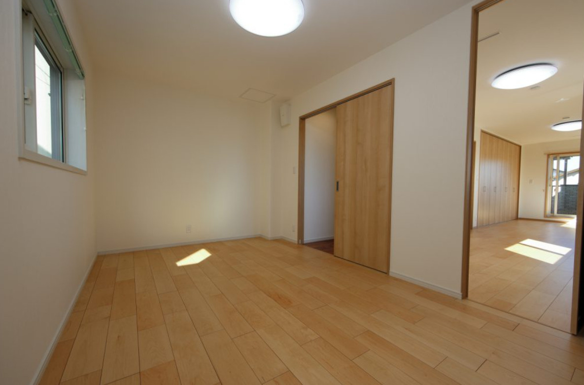 中古戸建　富士市岩淵 の洋室|落ち着いた色調の洋室です