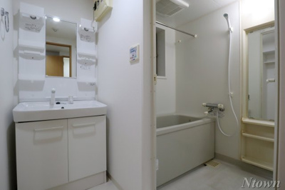 【独立洗面台】 | エピュレ | 朝の支度にも助かる、独立の洗髪洗面化粧台