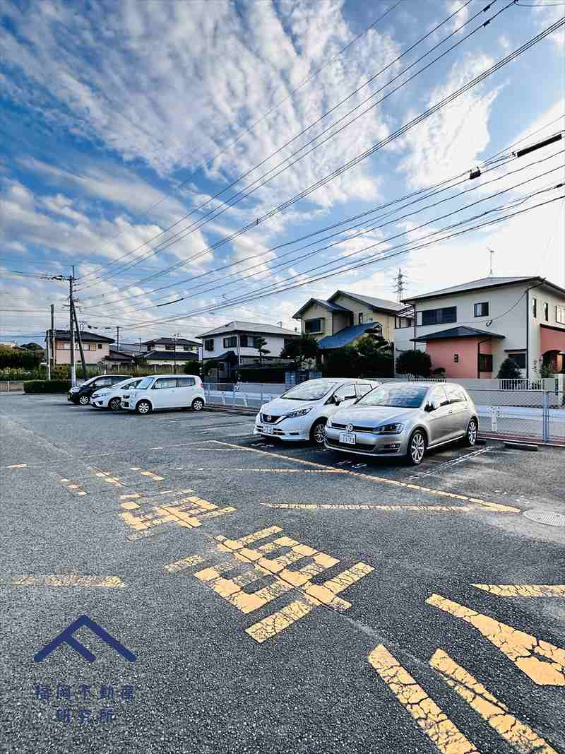 サーパスシティ前原参番館の駐車場