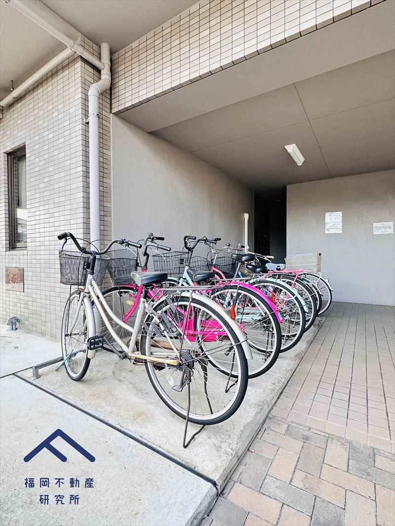 サーパスシティ前原参番館の駐輪場