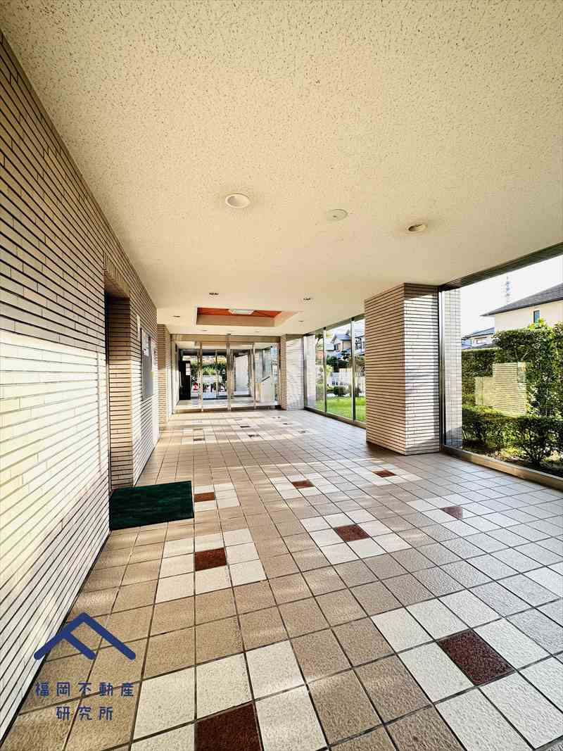 サーパスシティ前原参番館のエントランス