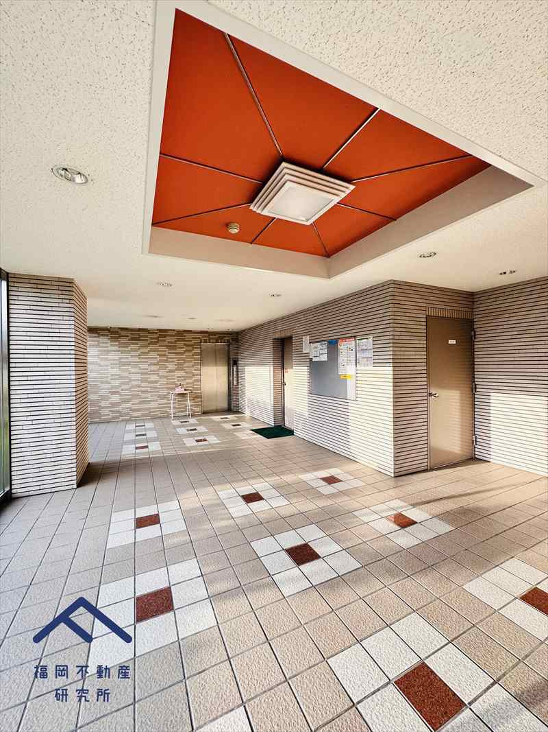 サーパスシティ前原参番館のエントランス