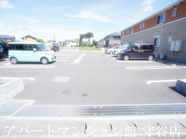 シャルマンⅠの駐車場