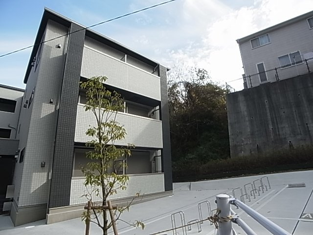 神戸市須磨区妙法寺字道正川のアパートの外観