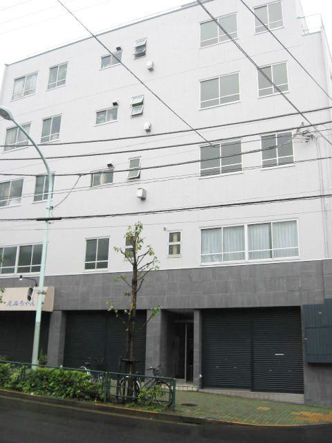 サンケイビルの外観