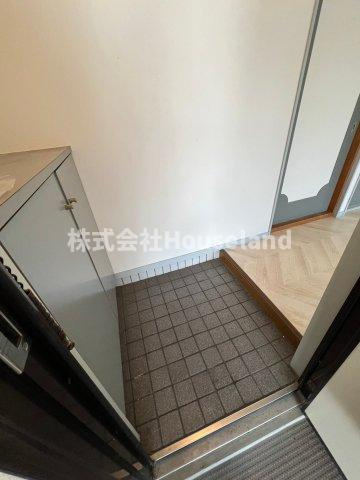 ファンシェット神前の玄関