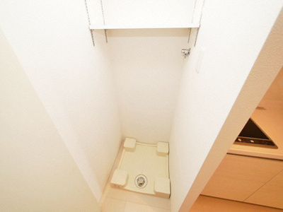 【設備】 | アドバンス新大阪ラシュレ | 洗濯機置き場です