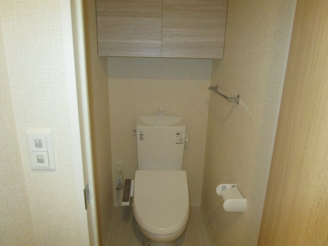 【トイレ】 | リバティベル紺屋町 | 落ち着いた色調のトイレです