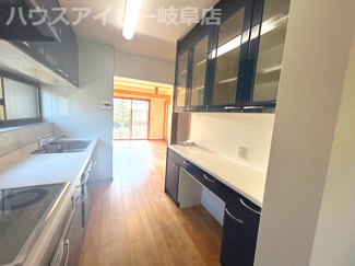 【キッチン】 | 各務原市前渡西町和風建築の中古住宅！敷地広々169坪！お車スペース4台以上可能！離れ・倉庫あり！ | 各務原市前渡西町和風建築の中古住宅！敷地広々169坪！お車スペース4台以上可能！離れ・倉庫あり！