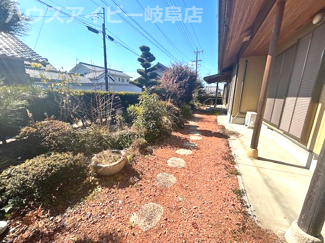【庭】 | 各務原市前渡西町和風建築の中古住宅！敷地広々169坪！お車スペース4台以上可能！折板ガレージ付き！ | 各務原市前渡西町和風建築の中古住宅！敷地広々169坪！お車スペース4台以上可能！