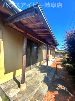 【玄関】 | 各務原市前渡西町和風建築の中古住宅！敷地広々169坪！お車スペース4台以上可能！離れ・倉庫あり！ | 各務原市前渡西町和風建築の中古住宅！敷地広々169坪！お車スペース4台以上可能！離れ・倉庫あり！