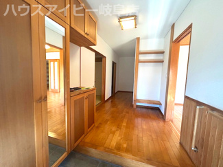 【玄関】 | 各務原市前渡西町和風建築の中古住宅！敷地広々169坪！お車スペース4台以上可能！離れ・倉庫あり！ | 各務原市前渡西町和風建築の中古住宅！敷地広々169坪！お車スペース4台以上可能！離れ・倉庫あり！