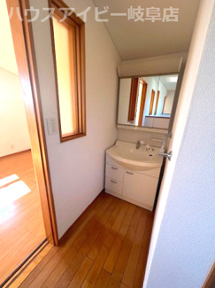 【独立洗面台】 | 各務原市前渡西町和風建築の中古住宅！敷地広々169坪！お車スペース4台以上可能！離れ・倉庫あり！ | 各務原市前渡西町和風建築の中古住宅！敷地広々169坪！お車スペース4台以上可能！離れ・倉庫あり！