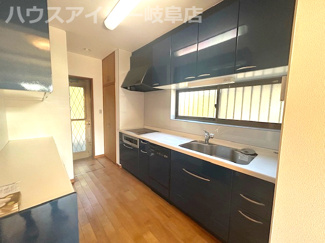 【キッチン】 | 各務原市前渡西町和風建築の中古住宅！敷地広々169坪！お車スペース4台以上可能！離れ・倉庫あり！ | 各務原市前渡西町和風建築の中古住宅！敷地広々169坪！お車スペース4台以上可能！離れ・倉庫あり！