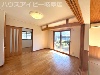 【居間・リビング】 | 各務原市前渡西町和風建築の中古住宅！敷地広々169坪！お車スペース4台以上可能！折板ガレージ付き！ | 各務原市前渡西町和風建築の中古住宅！敷地広々169坪！お車スペース4台以上可能！