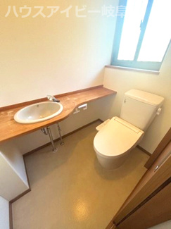 【トイレ】 | 各務原市前渡西町和風建築の中古住宅！敷地広々169坪！お車スペース4台以上可能！離れ・倉庫あり！ | 各務原市前渡西町和風建築の中古住宅！敷地広々169坪！お車スペース4台以上可能！離れ・倉庫あり！