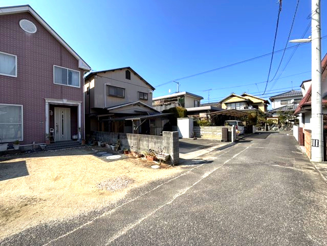 余戸東5丁目中古戸建の前面道路含む現地写真