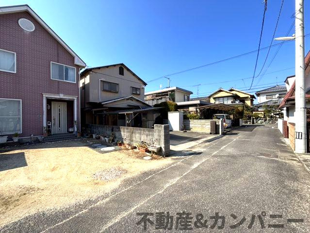 余戸東5丁目の中古のおうち　松山市余戸東5丁目中古戸建の前面道路含む現地写真|前面道路含む現地写真です
