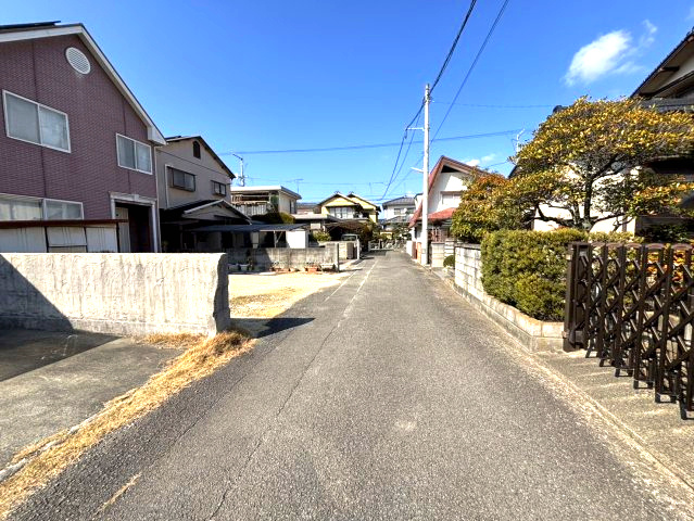 余戸東5丁目中古戸建の前面道路含む現地写真