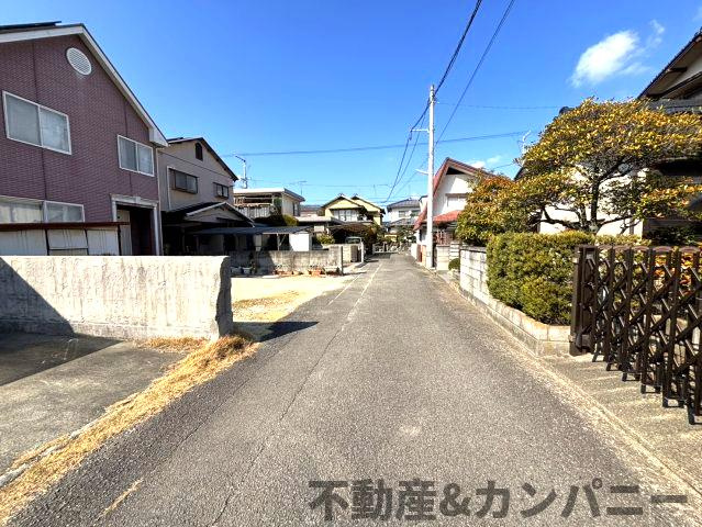 余戸東5丁目の中古のおうち　松山市余戸東5丁目中古戸建の前面道路含む現地写真|前面道路含む現地写真です