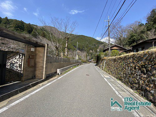 鞍馬二ノ瀬町 中古戸建の前面道路含む現地写真