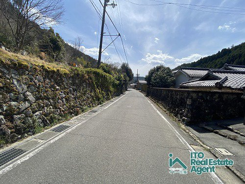 鞍馬二ノ瀬町 中古戸建の前面道路含む現地写真