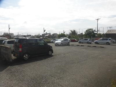 クレセントYANAGIの駐車場