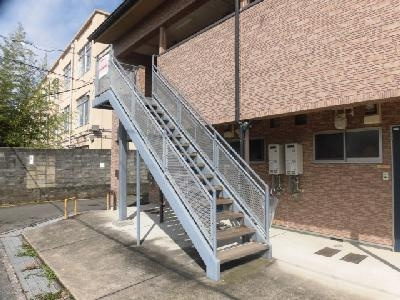 クレセントYANAGIのエントランス