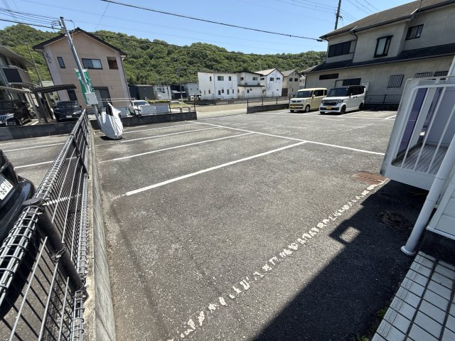 アーバンコスモの駐車場