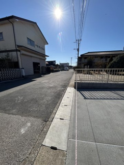 【前面道路含む現地写真】