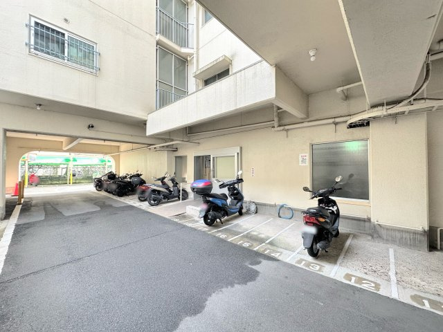 京都四条グランドハイツのその他共用部分|バイク置場