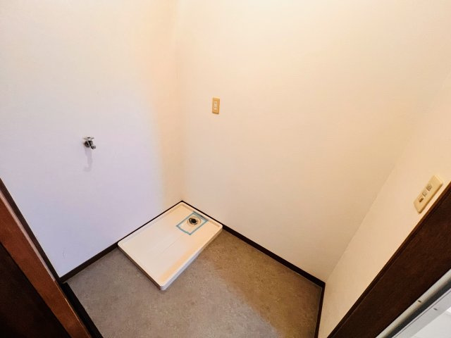 メゾン忠見のその他|脱衣所兼室内洗濯機置き場です。