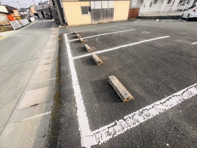 メゾン忠見の駐車場|駐車場があります