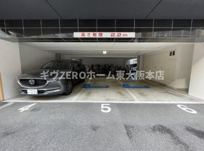 セレニテ上町台の駐車場