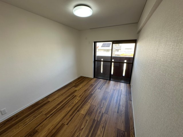 三旺マンション第7名東の子供部屋|【北側バルコニー側・6.5帖】