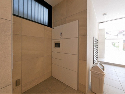 【その他共用部分】 | エグゼ堺筋本町 | 宅配ボックスです