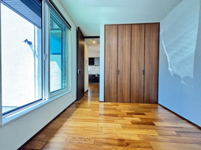 薬師通3丁目　戸建ての洋室