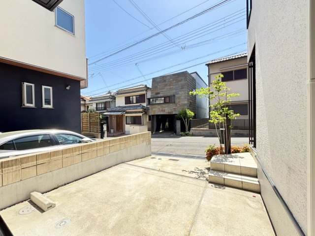 薬師通3丁目　戸建ての駐車場